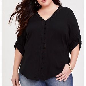 Torrid • 6 • V Neck 3/4 Sleeve Button Blouse Solid Black